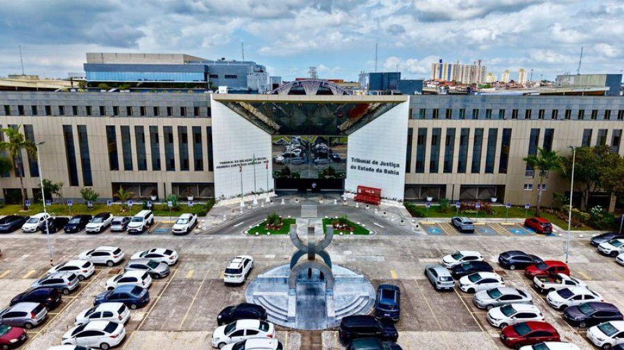 TJBA realiza leilão online de móveis e eletrônicos com lances a partir de R$ 230