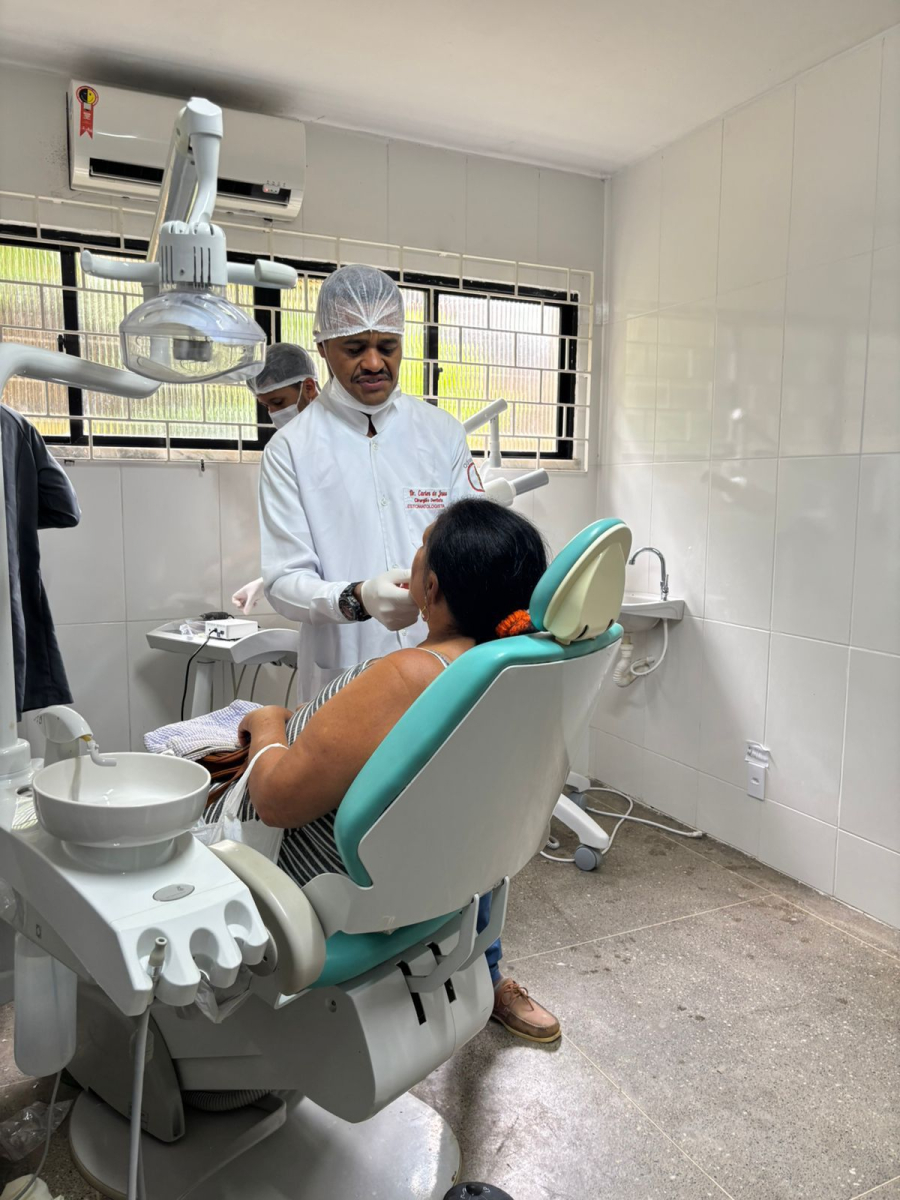 Prefeitura de Ilhéus amplia acesso à saúde bucal com entrega de novas próteses dentárias no CEO