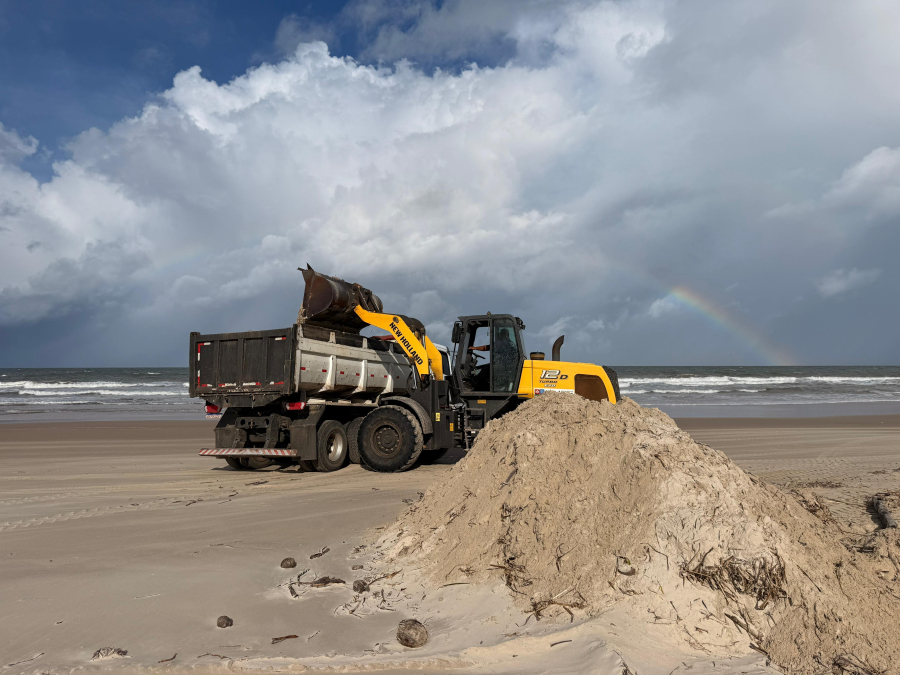 Prefeitura de Ilhéus inicia limpeza das Praias da Zona Norte para proteger tartarugas marinhas