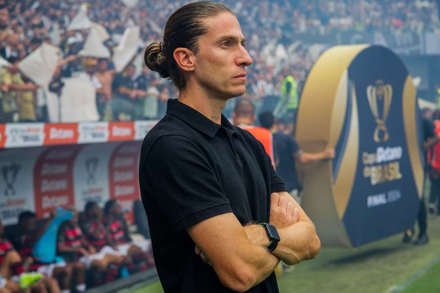 Filipe Luís recusa duas propostas do futebol mexicano e segue com foco na Europa