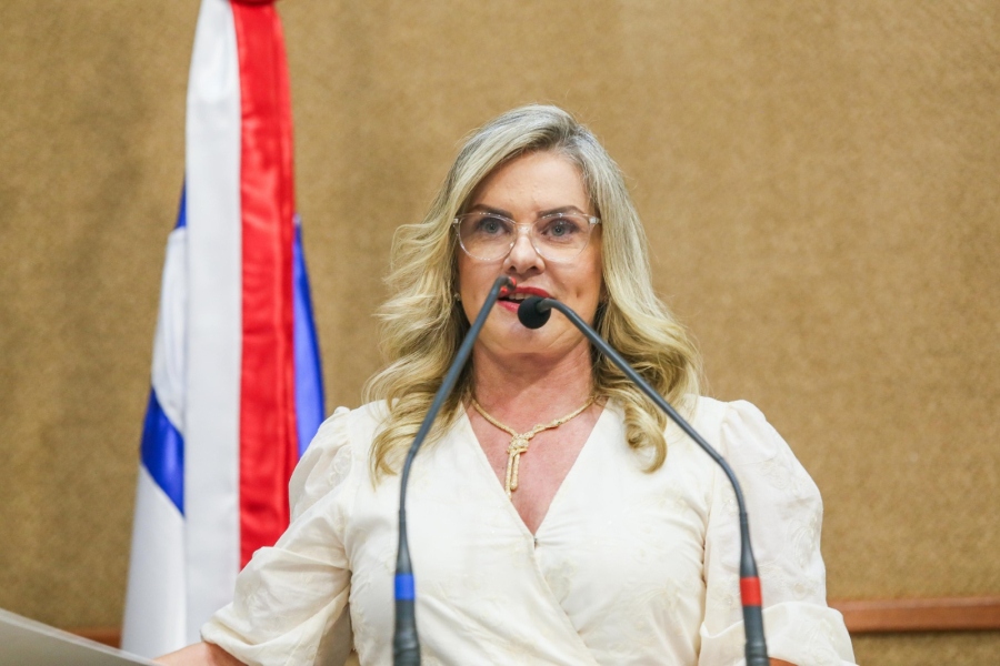 Ivana Bastos decreta ponto facultativo na AL-BA nesta quinta e servidores terão feriado prolongado na Sexta-feira Santa