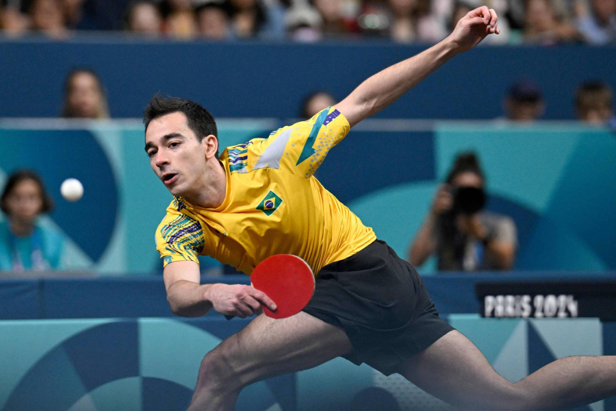 Calderano derrota francês e fica a 2 vitórias do bi na Copa do Mundo