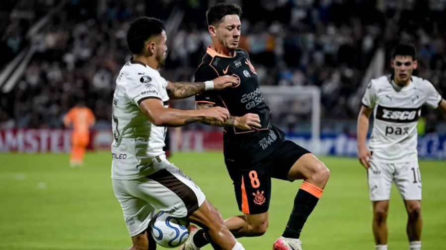 Corinthians derrota Platense na Libertadores na estreia de Diniz