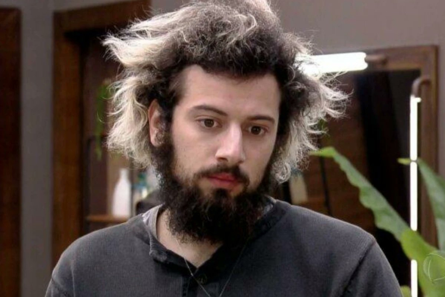 Influenciador e jornalista esportivo, Cartolouco é investigado por violência contra mulher; entenda