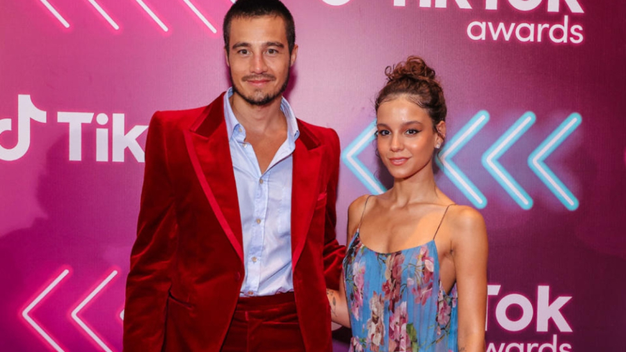 FLAGRA! Após ‘esconder’ romance, Duda Santos é vista em clima íntimo com cantor famoso