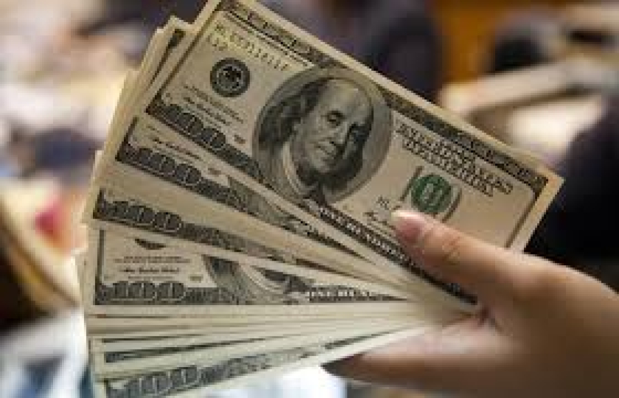 Dólar sobe para R$ 4,92, e bolsa avança por segundo dia consecutivo