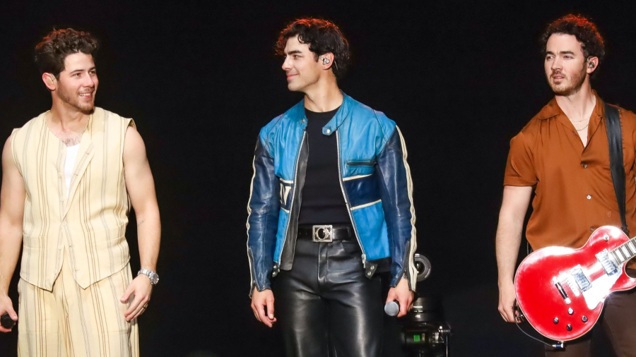 Jonas Brothers chegam ao Brasil para show único em São Paulo