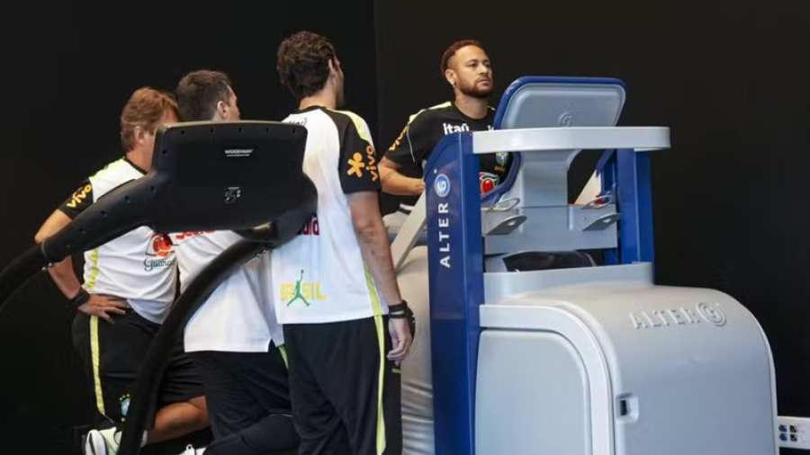 Neymar usa equipamento com tecnologia da Nasa para intensificar recuperação de lesão; saiba como funciona