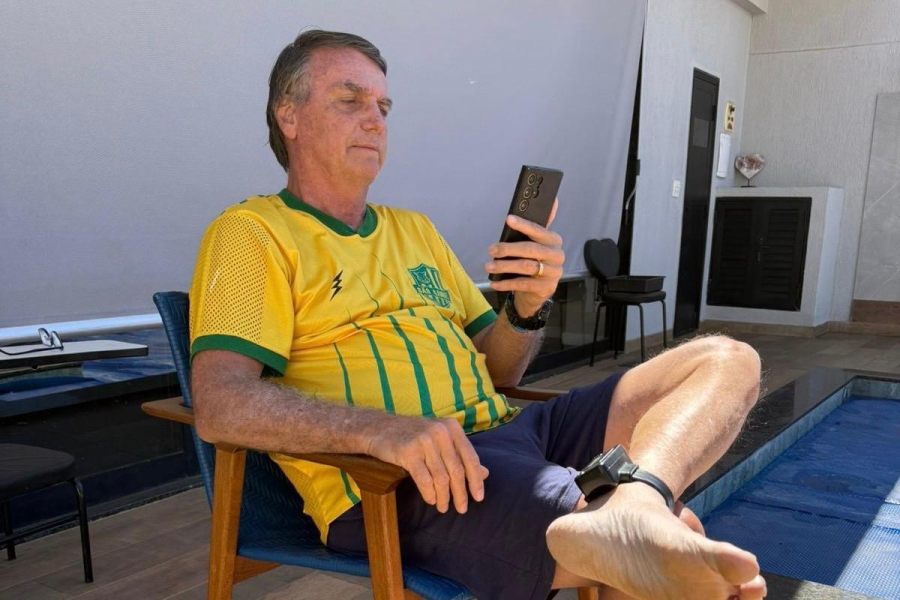 Não houve intuito de descumprir a lei, diz Bolsonaro sobre arma