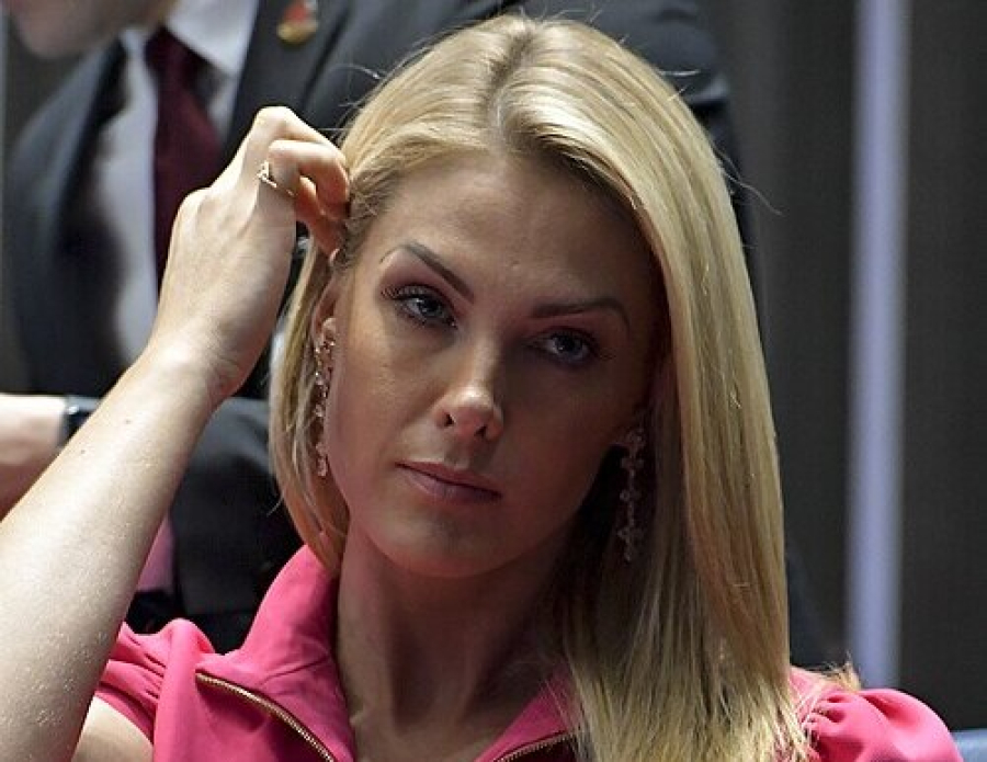 Justiça bloqueia bens de Ana Hickmann por cheques sem fundo